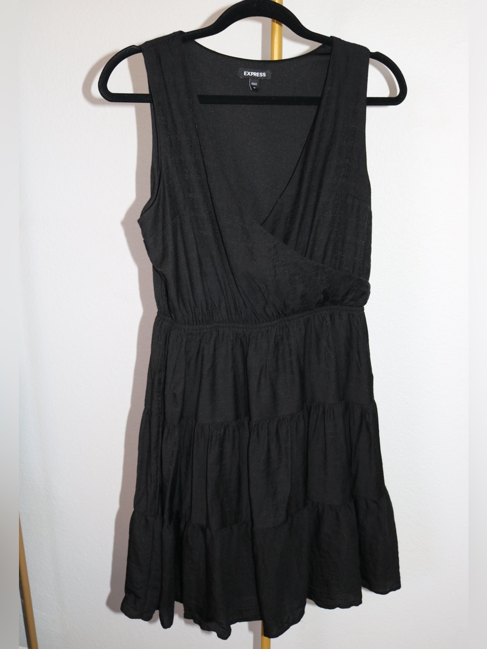 Express Black Sleeveless V-neck Surplice Tiered Mini Dress Size Medium Classic